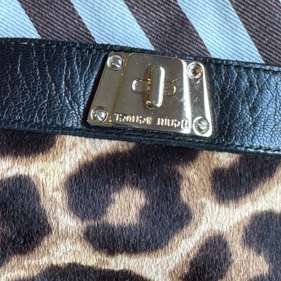 Henri Bendel Black and Gold Leopard Print Accessory - Picture 2 of 9